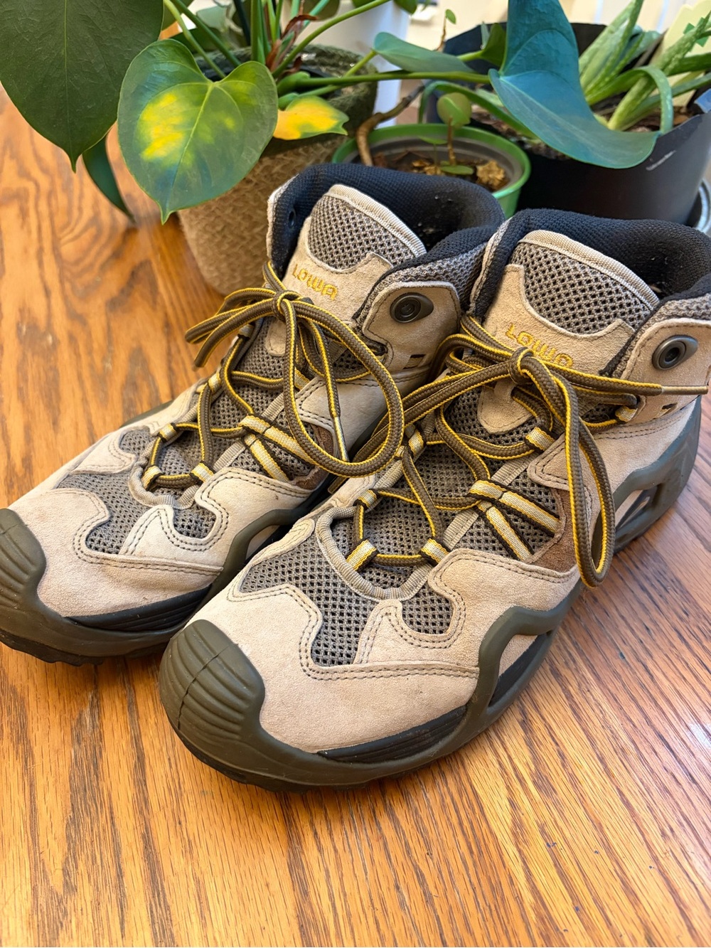 Lowa Hiking Boots Vento QC Woman Size 10 US - 42 EU - Brown Breathable Mesh